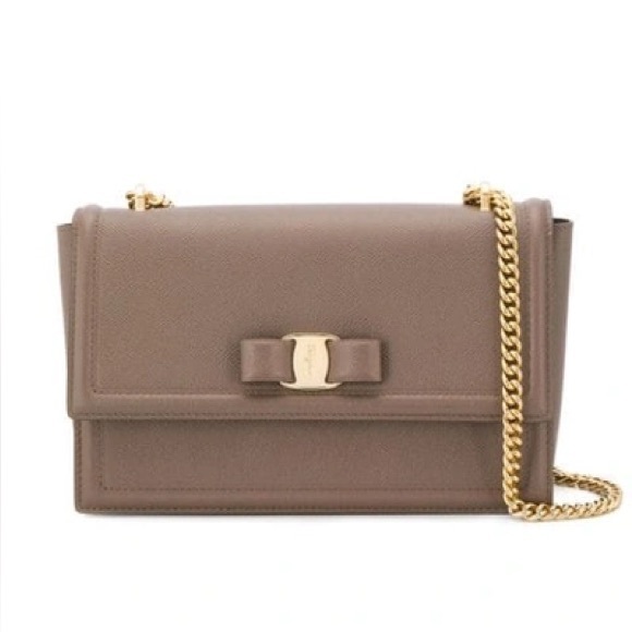 Salvatore ferragamo authentic cream leather handbag - Picture 1 of 8